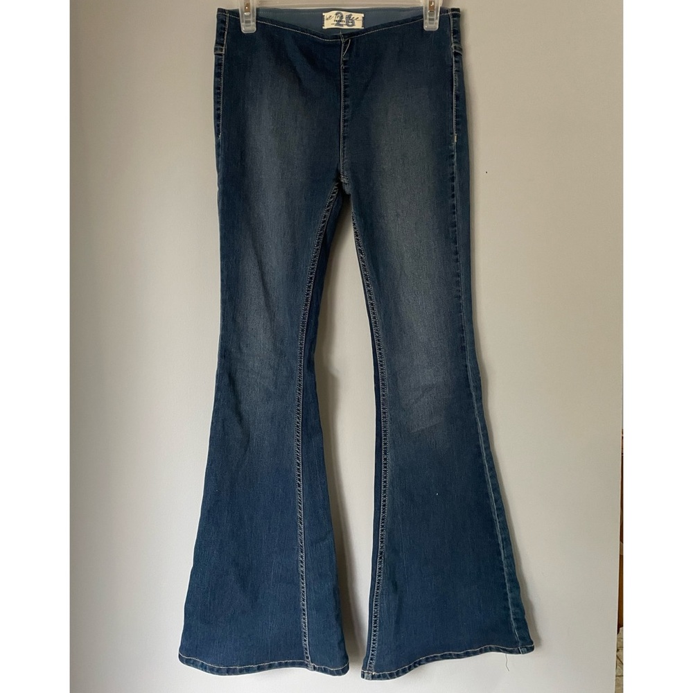 Free People Low Waisted Flare Jeans (Size 26)